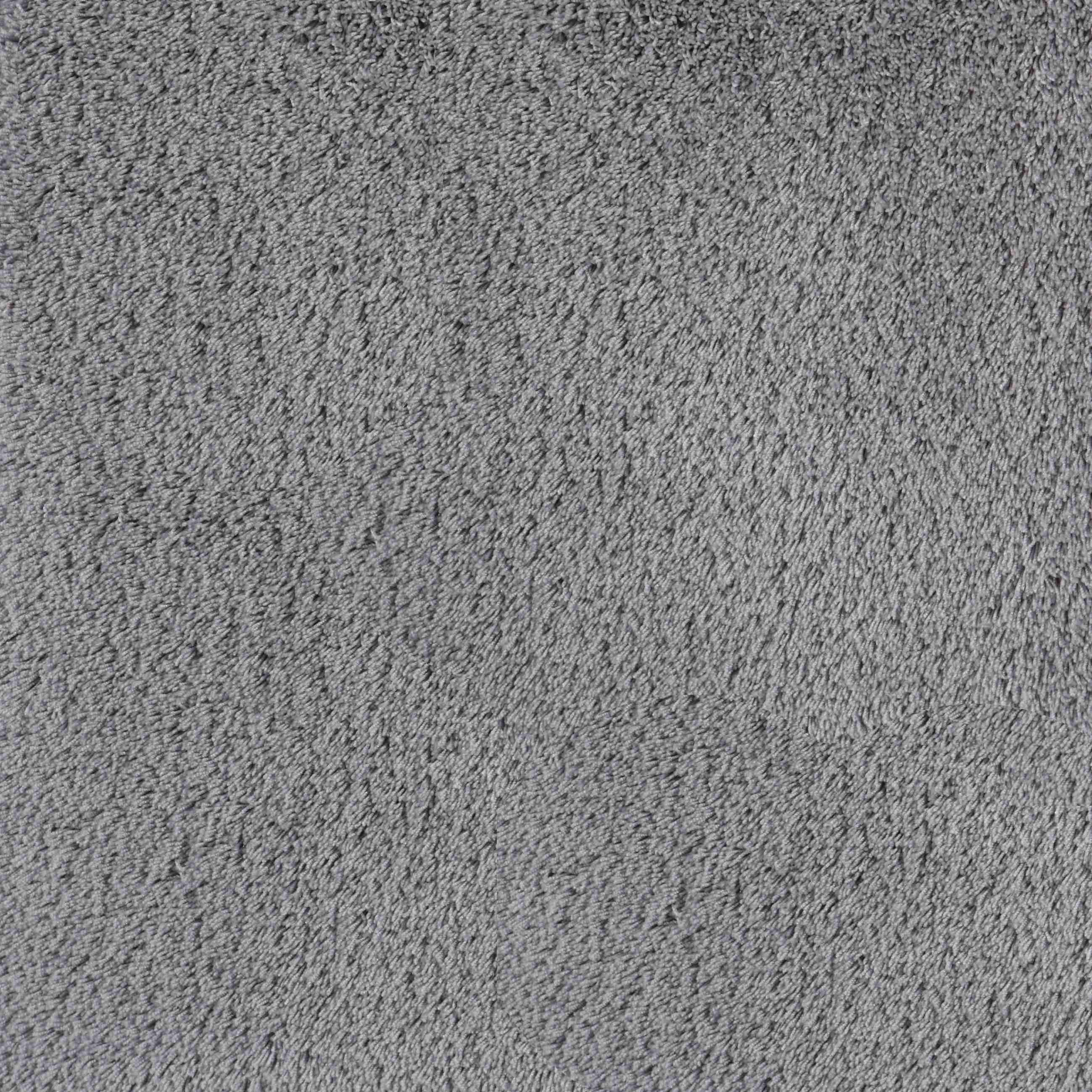 915